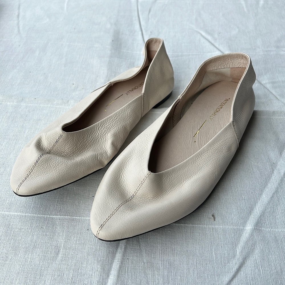 Intentionally Blank Leather Ballet Flats Crème 37